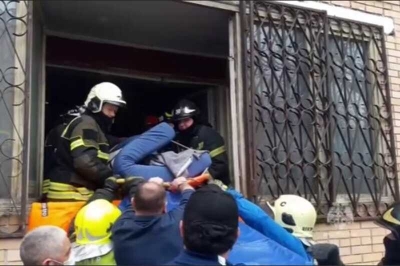 Для госпитализации 400-килограммового москвича вызвали спасателей